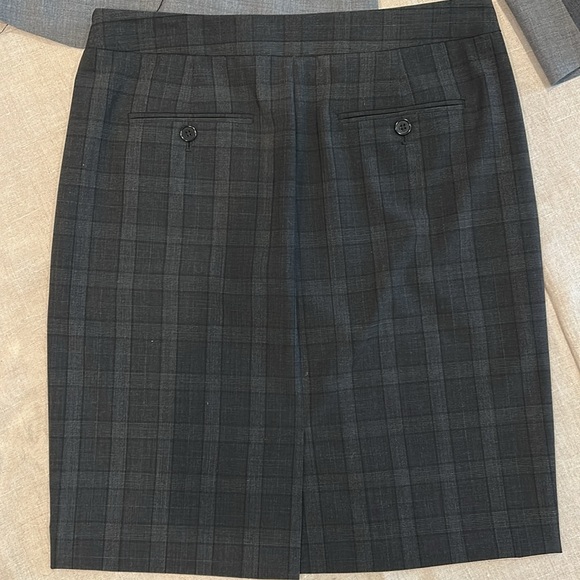 Theory Skirt Like New - Picture 8 of 9